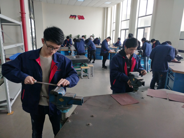 职校生的福音：新版职业教育专业共1349个，覆盖领域广，就业宽泛